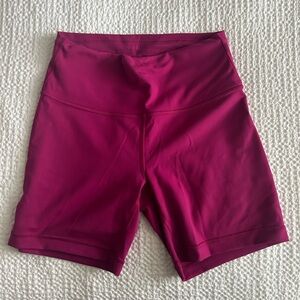 Wunder train high rise short 6” Magenta Purple size 8